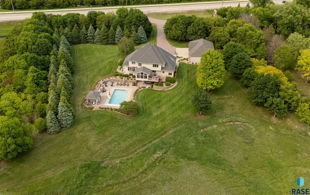 809 W 3rd St Street, Dell Rapids, SD 57022