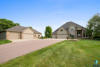 809 W 3rd St Street, Dell Rapids, SD 57022