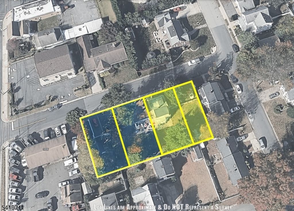 Image 15 of property listing at 15 N River View Ave, Edison Twp., NJ 08817