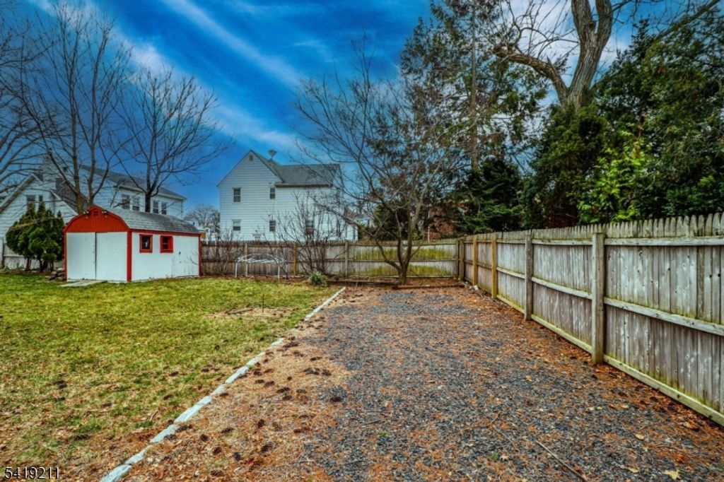 Image 4 of property listing at 15 N River View Ave, Edison Twp., NJ 08817