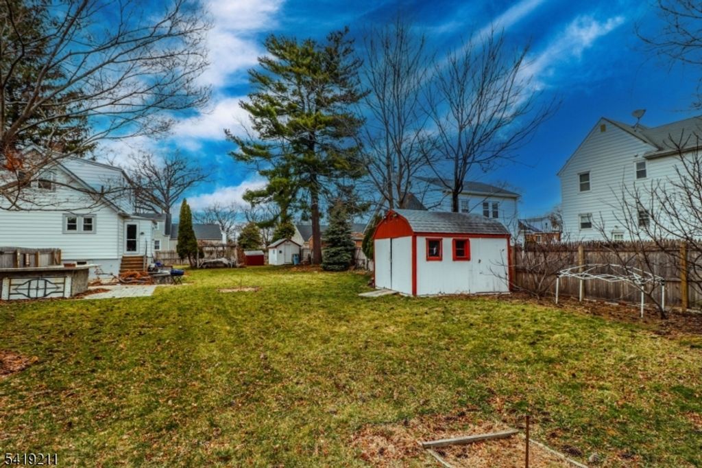 Image 5 of property listing at 15 N River View Ave, Edison Twp., NJ 08817