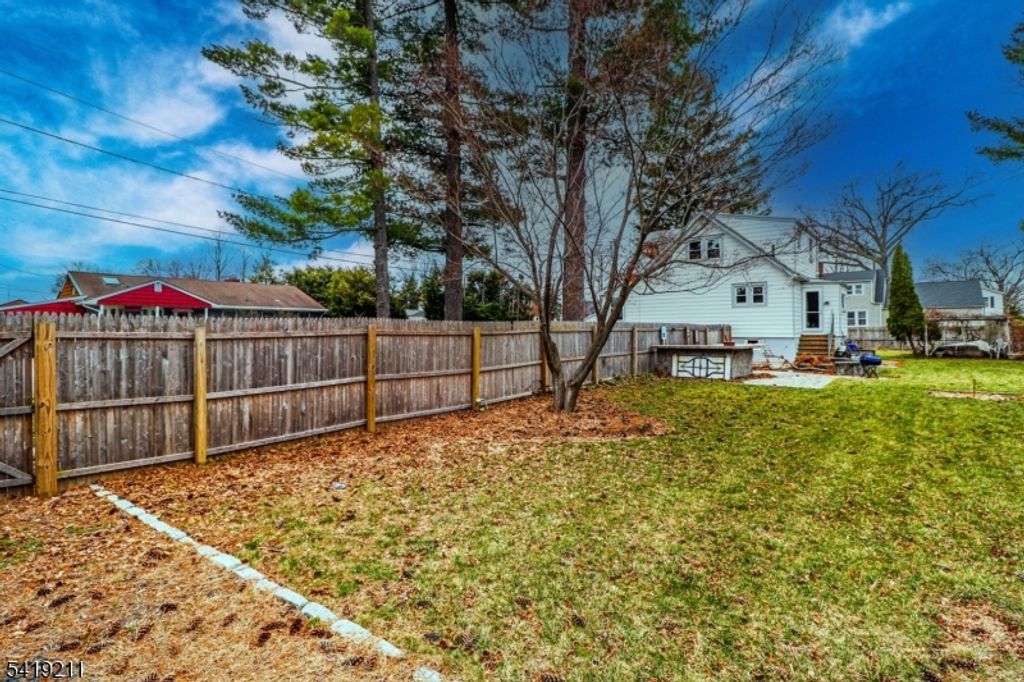 Image 6 of property listing at 15 N River View Ave, Edison Twp., NJ 08817