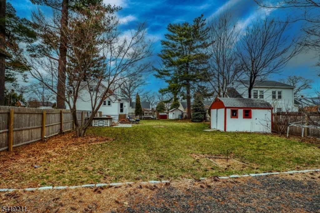 Image 7 of property listing at 15 N River View Ave, Edison Twp., NJ 08817