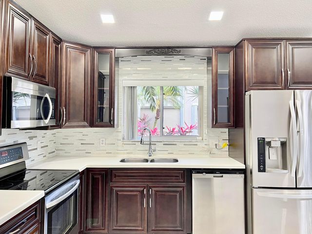 7608 Pinewalk Drive 127, Margate, FL 33063