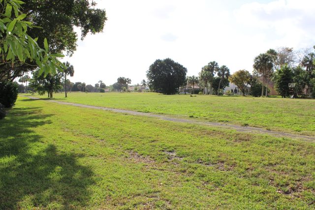 7608 Pinewalk Drive 127, Margate, FL 33063