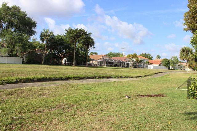 7608 Pinewalk Drive 127, Margate, FL 33063