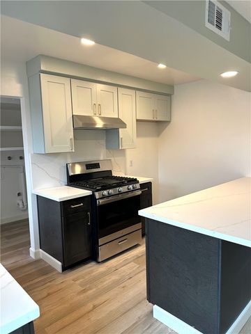 1955 W Greenleaf Avenue E, Anaheim, CA 92801