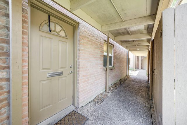 6338 Crab Orchard Road, Houston, TX 77057