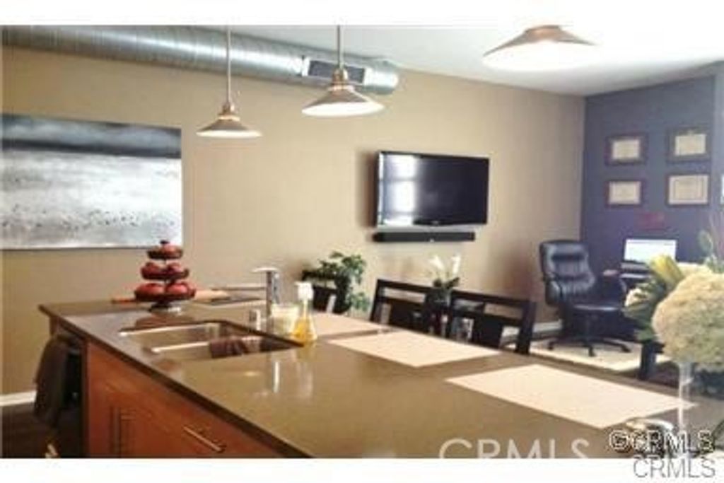 Image 4 of property listing at 133 The Promenade N 105, Long Beach, CA 90802