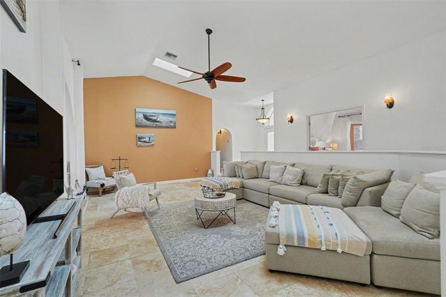 11009 WOODLAND WATERS BOULEVARD, Weeki Wachee, FL 34613