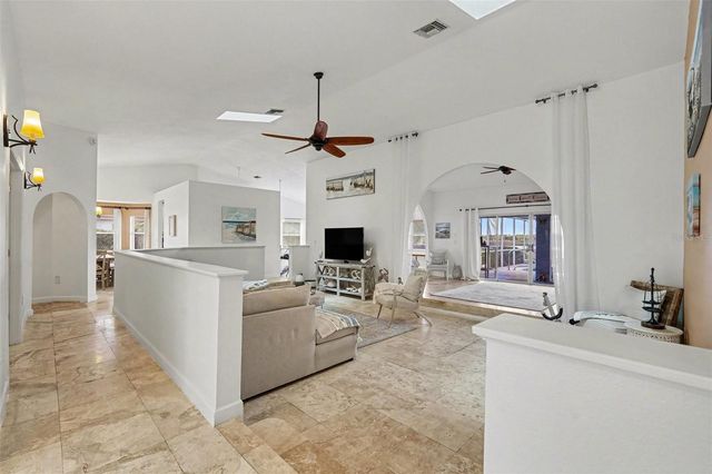 11009 WOODLAND WATERS BOULEVARD, Weeki Wachee, FL 34613