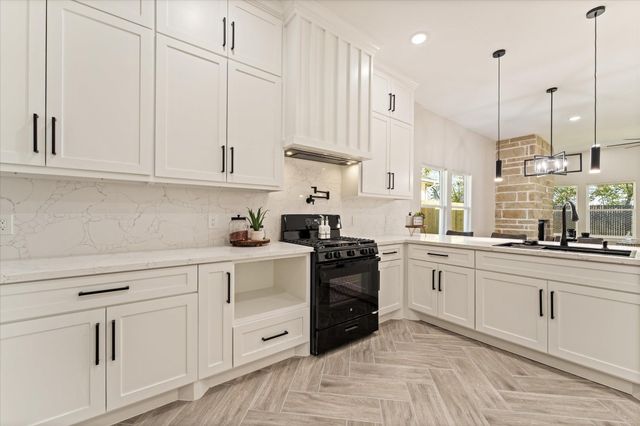 913 Santa Anna Lane, La Porte, TX 77571