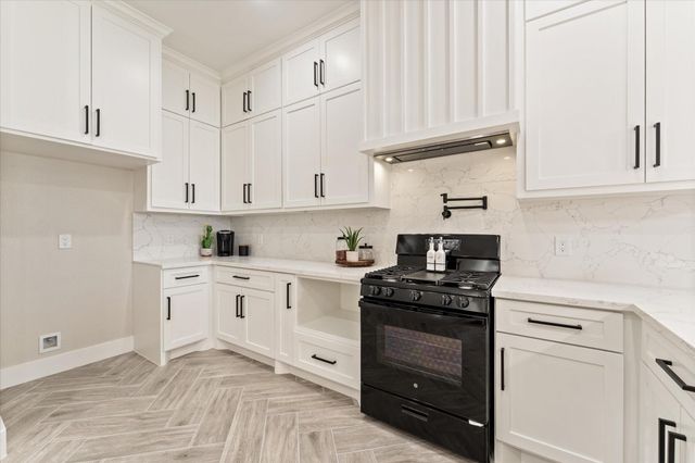 913 Santa Anna Lane, La Porte, TX 77571