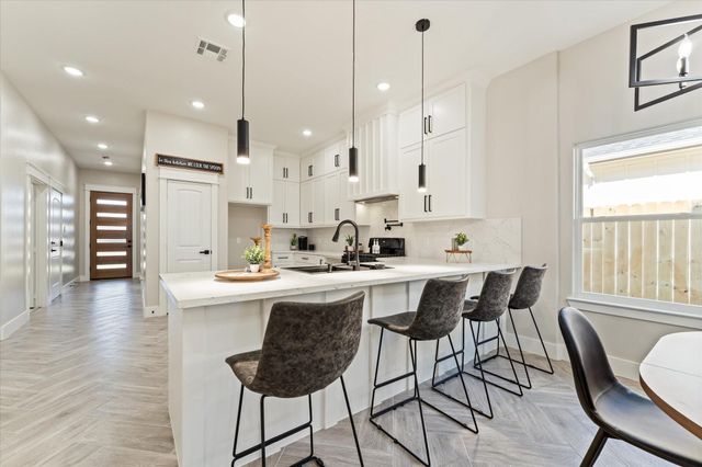 913 Santa Anna Lane, La Porte, TX 77571