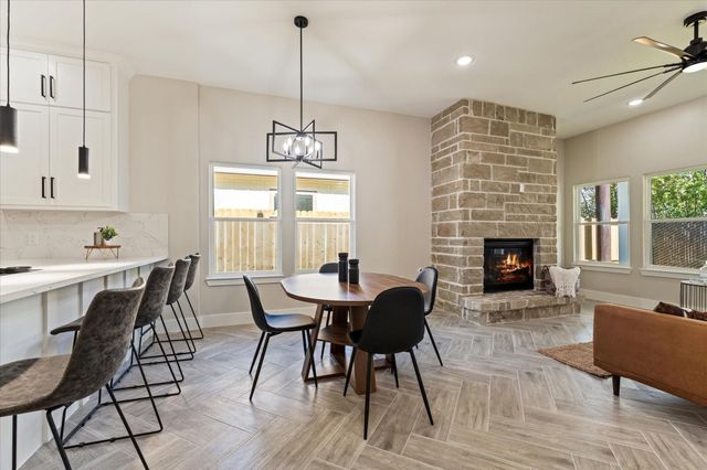 913 Santa Anna Lane, La Porte, TX 77571