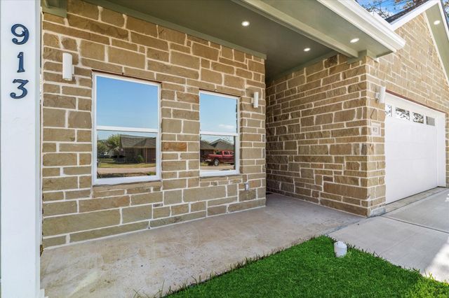 913 Santa Anna Lane, La Porte, TX 77571