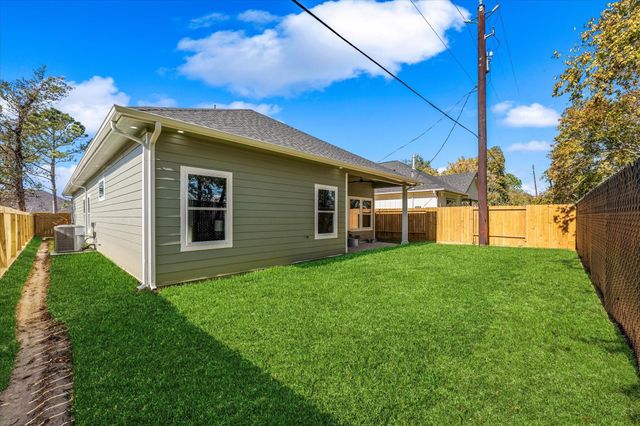 913 Santa Anna Lane, La Porte, TX 77571