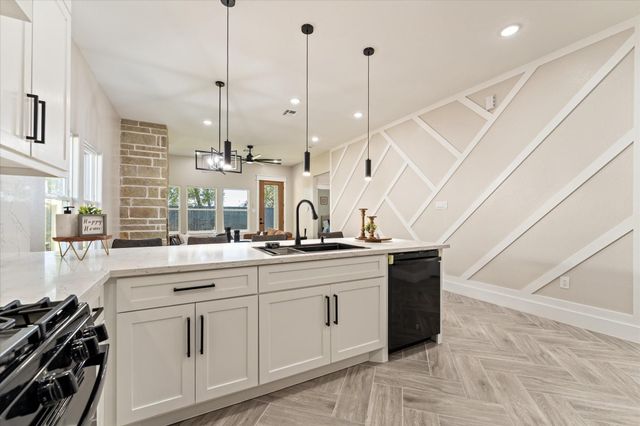 913 Santa Anna Lane, La Porte, TX 77571