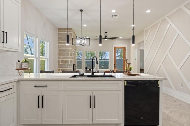 913 Santa Anna Lane, La Porte, TX 77571