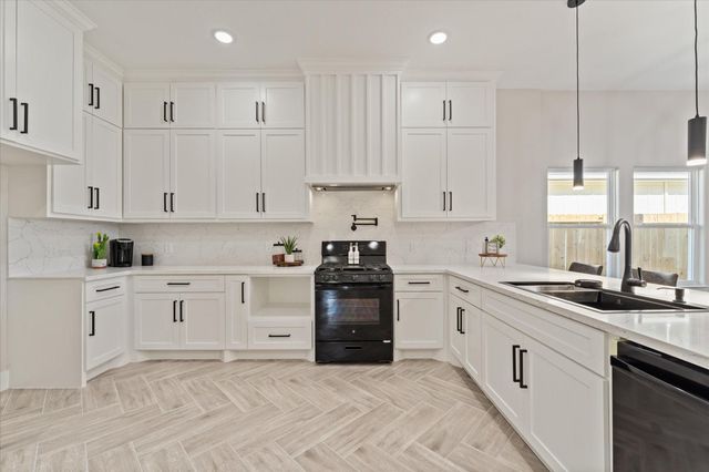 913 Santa Anna Lane, La Porte, TX 77571