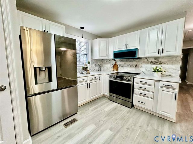 14027 Starpine Ln, Chester, VA 23836