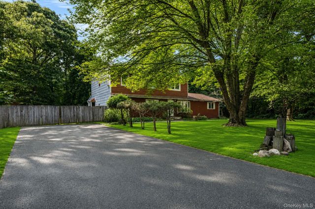 8 Swezey Lane, Middle Island, NY 11953