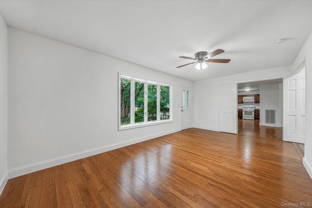 8 Swezey Lane, Middle Island, NY 11953