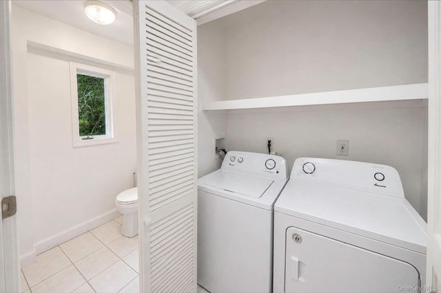 8 Swezey Lane, Middle Island, NY 11953