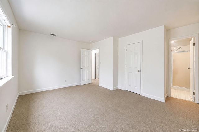 8 Swezey Lane, Middle Island, NY 11953