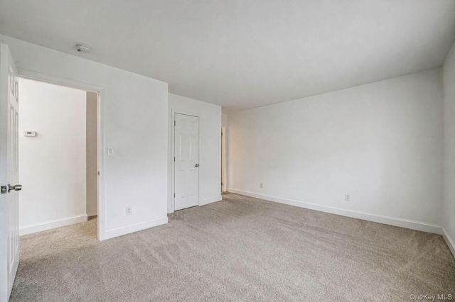 8 Swezey Lane, Middle Island, NY 11953