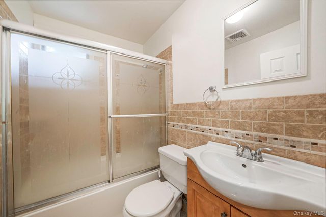 8 Swezey Lane, Middle Island, NY 11953