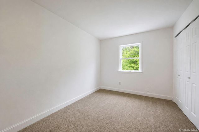 8 Swezey Lane, Middle Island, NY 11953