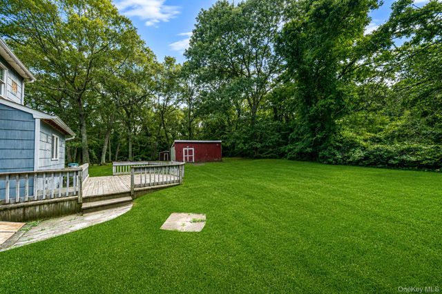 8 Swezey Lane, Middle Island, NY 11953