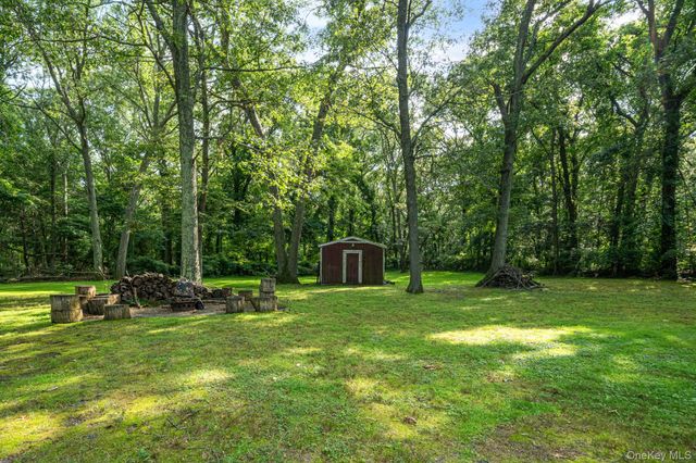 8 Swezey Lane, Middle Island, NY 11953