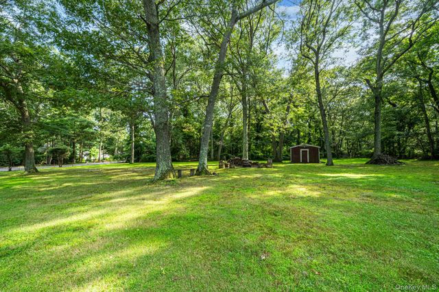 8 Swezey Lane, Middle Island, NY 11953