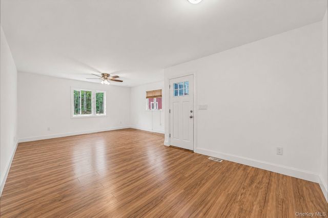 8 Swezey Lane, Middle Island, NY 11953