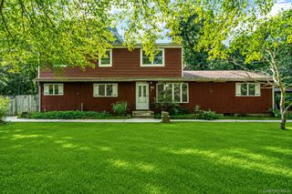 8 Swezey Lane, Middle Island, NY 11953