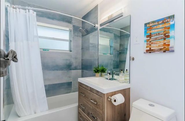 2521 NE 51st Street, Lighthouse Point, FL 33064