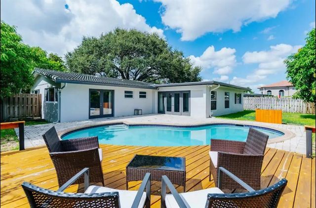 2521 NE 51st Street, Lighthouse Point, FL 33064