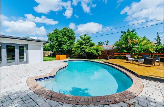 2521 NE 51st Street, Lighthouse Point, FL 33064