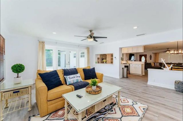 2521 NE 51st Street, Lighthouse Point, FL 33064