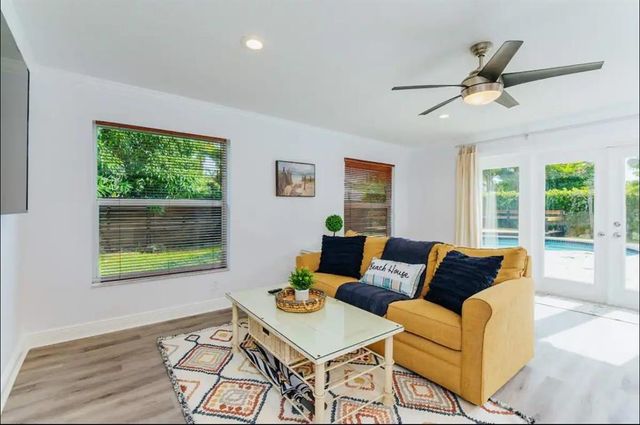 2521 NE 51st Street, Lighthouse Point, FL 33064