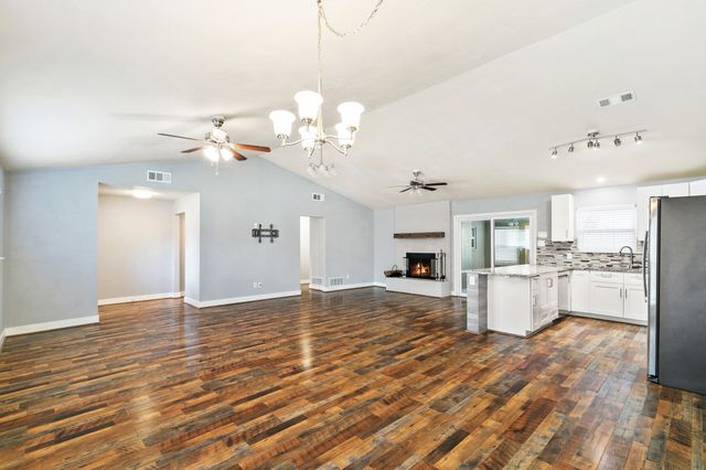909 N Dove Road, Grapevine, TX 76051