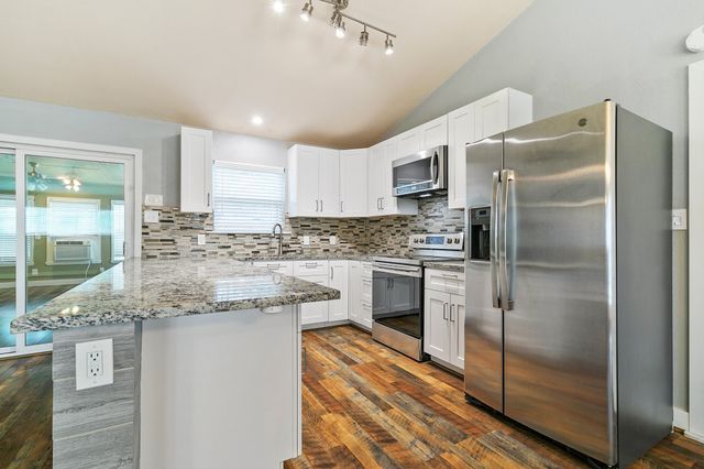 909 N Dove Road, Grapevine, TX 76051