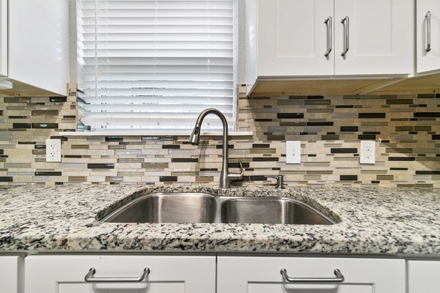 909 N Dove Road, Grapevine, TX 76051