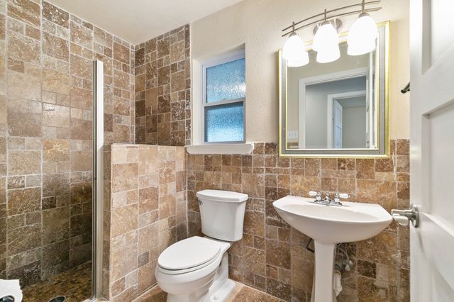 909 N Dove Road, Grapevine, TX 76051