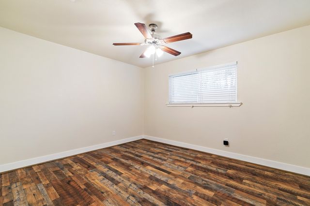 909 N Dove Road, Grapevine, TX 76051