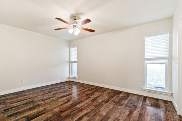 909 N Dove Road, Grapevine, TX 76051