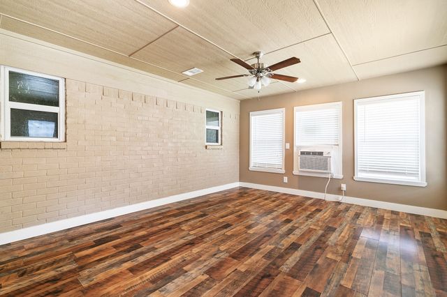 909 N Dove Road, Grapevine, TX 76051