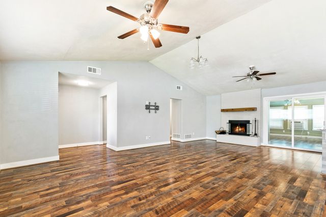 909 N Dove Road, Grapevine, TX 76051